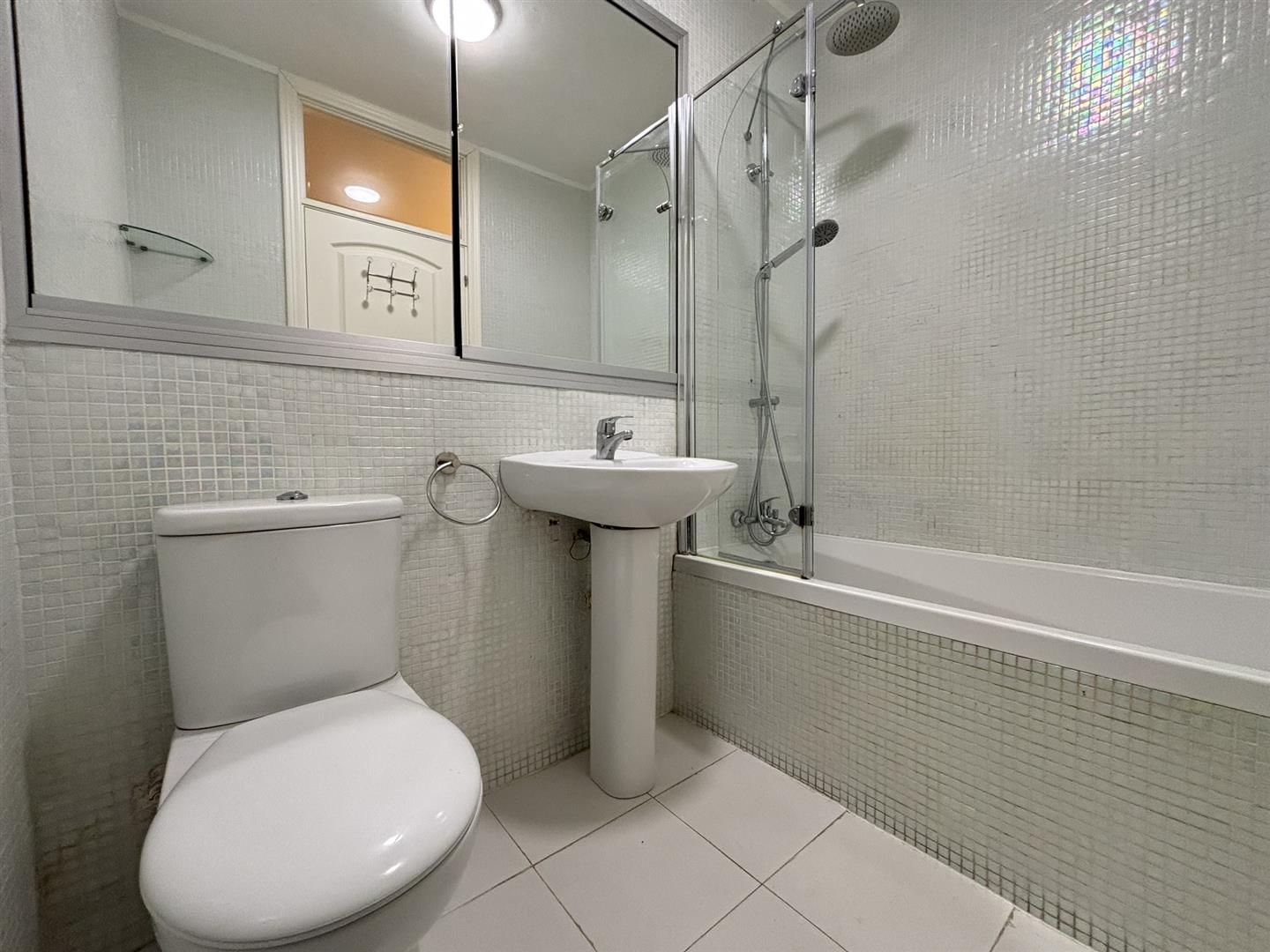 Image of Apartment - 2 Bedrooms - 1 Bathrooms for Sale in South District-Gibraltar, Image 6